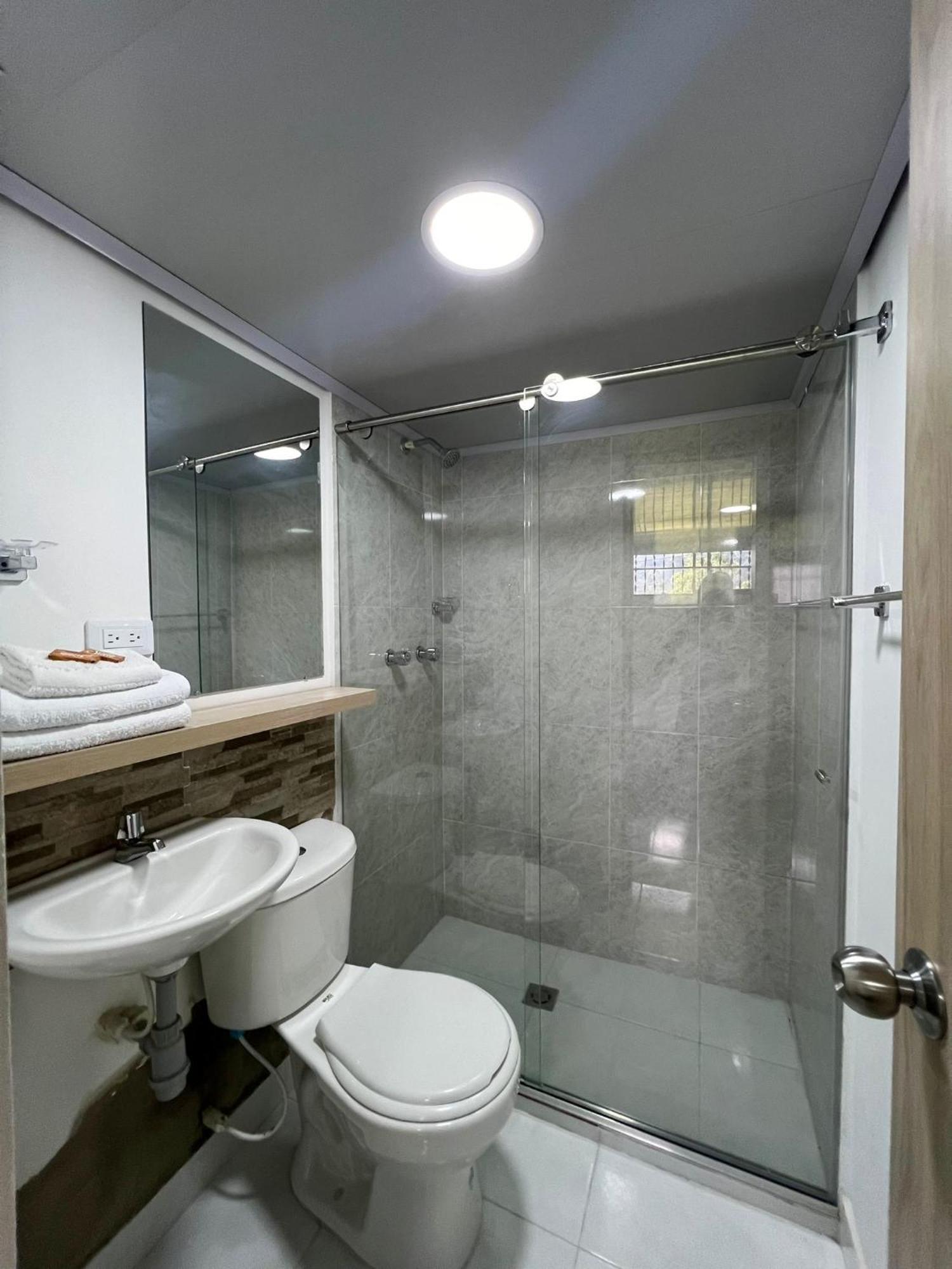 Hotel Adel Манисалес Екстериор снимка