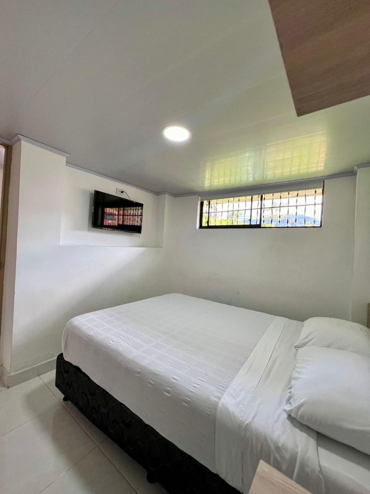 Hotel Adel Манисалес Екстериор снимка