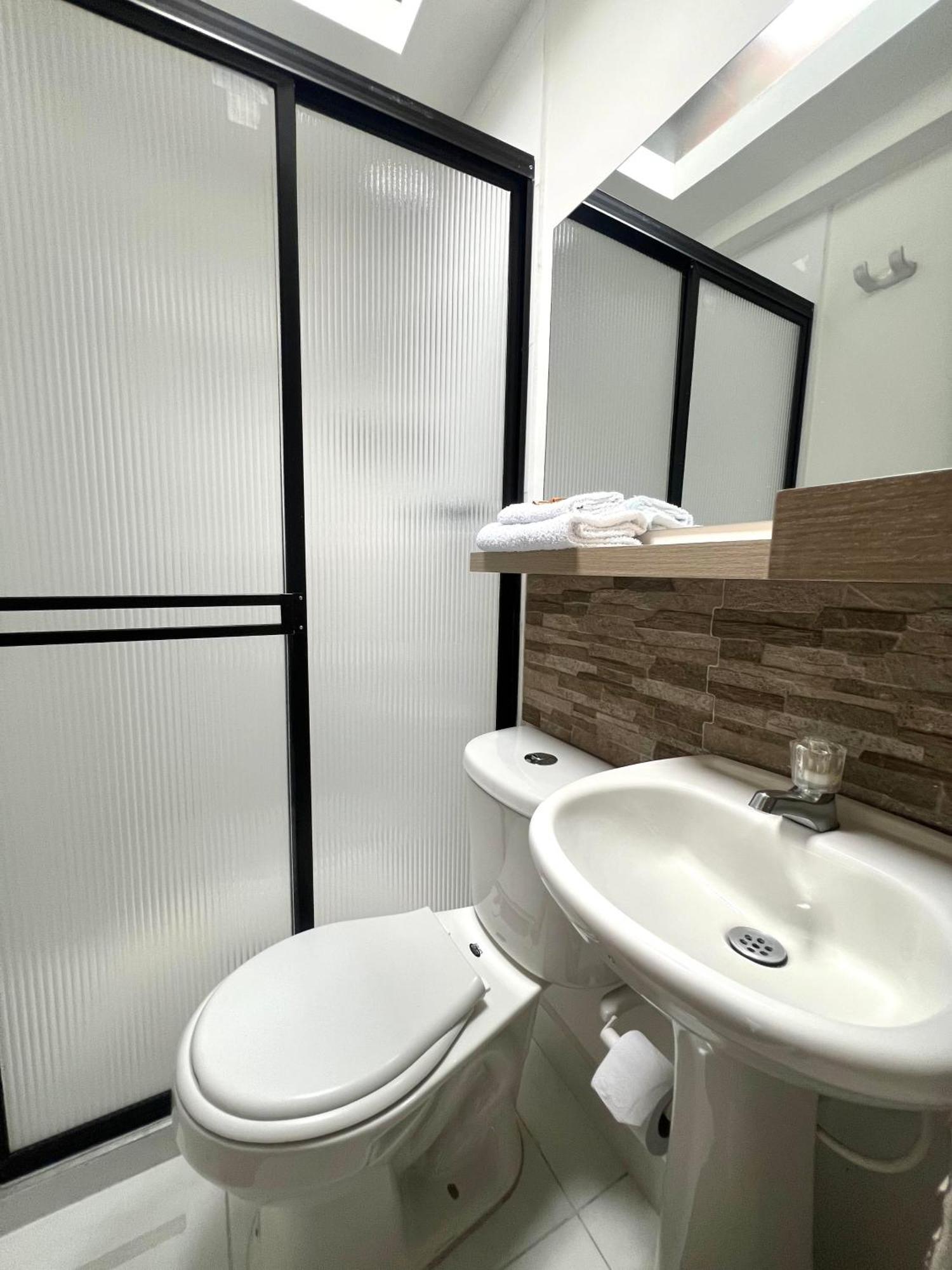 Hotel Adel Манисалес Екстериор снимка